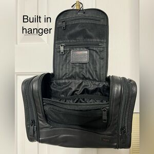 Tumi Leather Toiletry Bag Dopp Kit (Black)